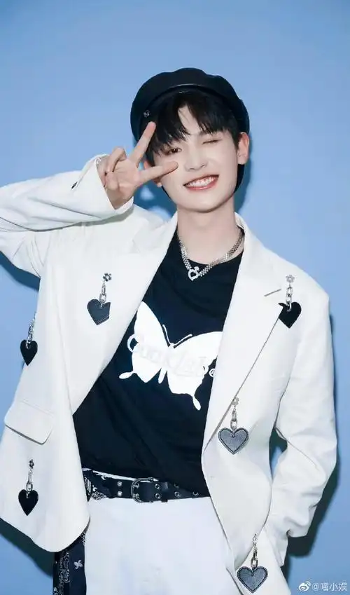 住各种帽子造型百变汀汀就是最最可爱的崽啊#黄明昊#@jjjustin0219