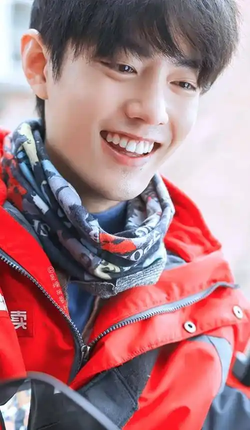 肖战笑起来的样子,真是我心中的白月光!