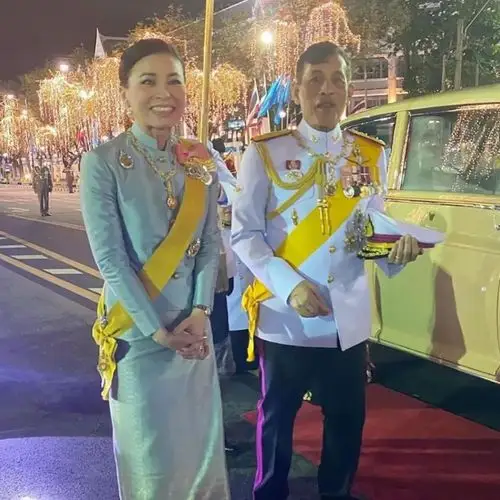 68岁泰王小背心火了,只要9美元就能穿国王同款,网友回复好幽默