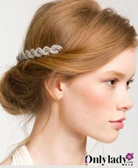 韩式宫廷盘发_打造初夏纯美新娘 5款唯美发型清新迷人