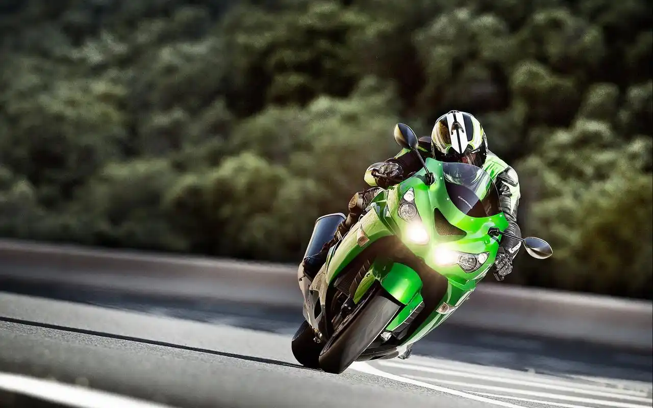 川崎kawasaki zzr1400摩托车炫酷桌面壁纸