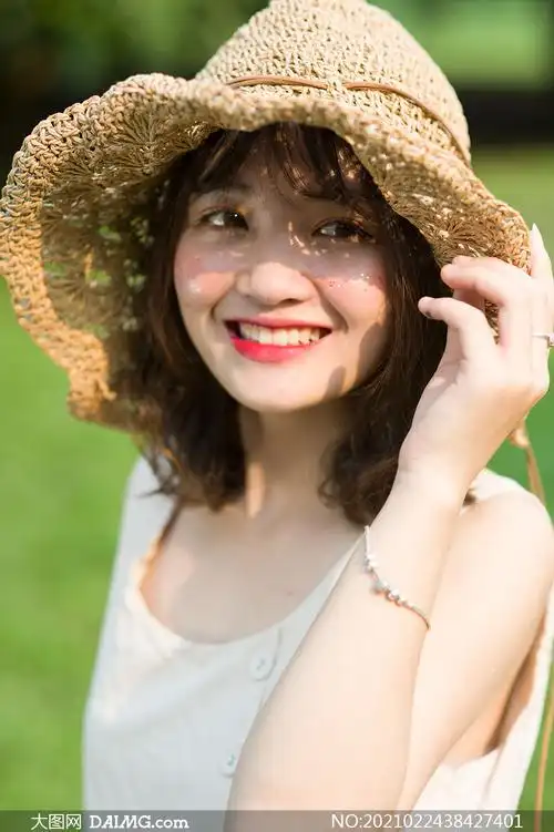 灿烂笑容美女外景摄影高清原片素材