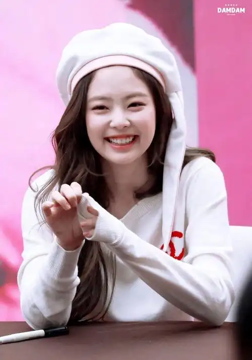 出道两年,jennie成为了组合当中的solo第一人.