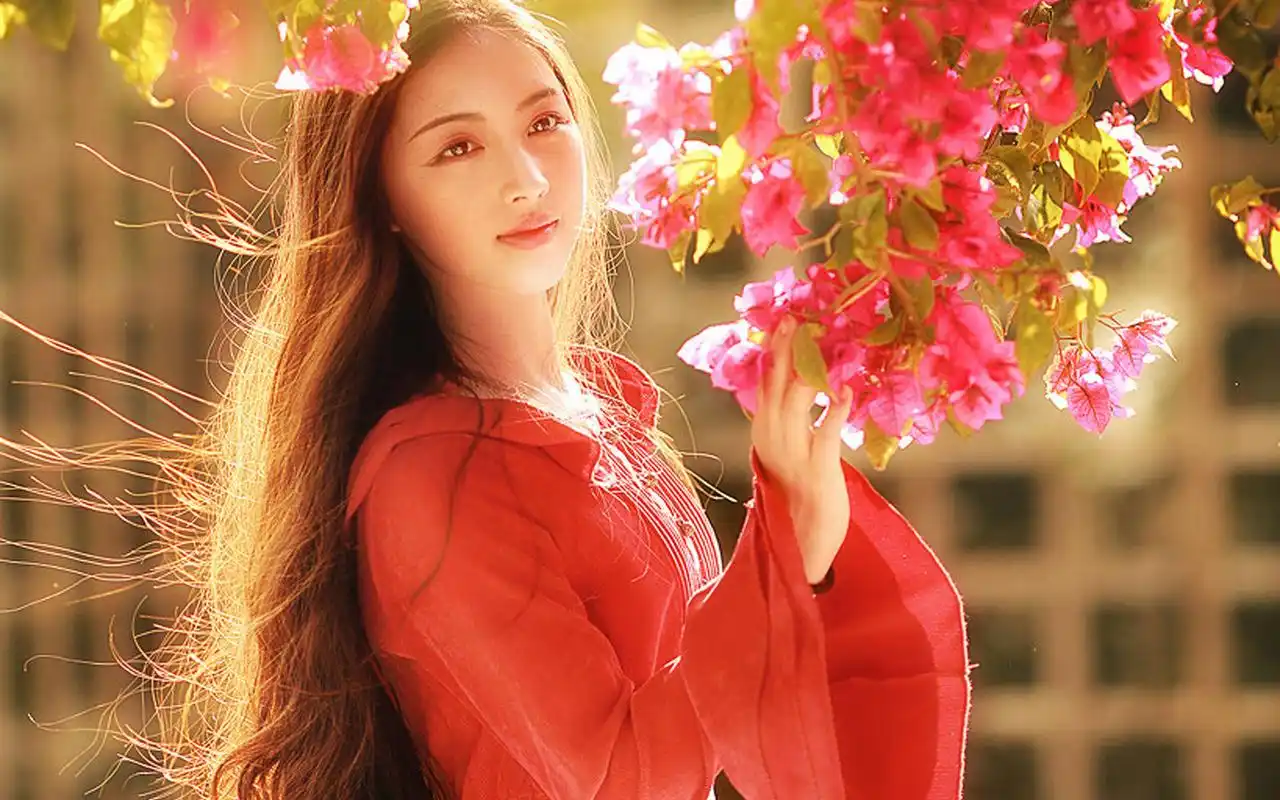绝美红衣女孩花中写真图片电脑壁纸