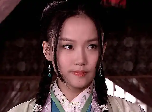 看了好几遍都没认出来,黄龄竟然出演过《错点鸳鸯》,戏份还不少