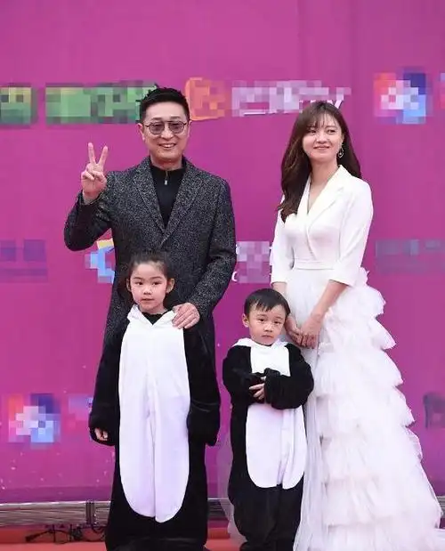 中国电视好演员盛典吴刚现场比心超可爱刘敏涛王凯姐弟合体