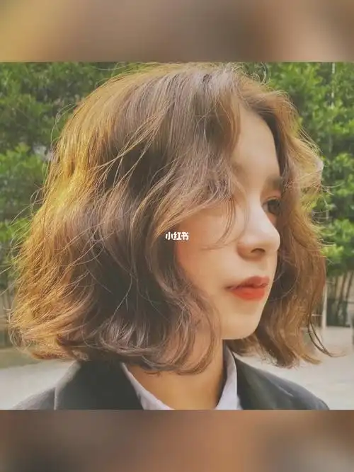 女生短发蛋蛋卷法式复古蛋卷头齐肩烫发发型