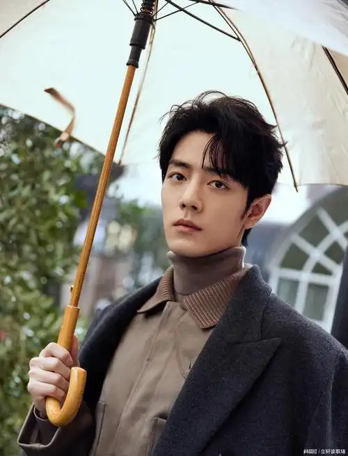 肖战引领2024秋冬时尚风潮男艺人的衣着新篇章