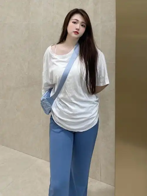 蓝色慵懒舒适风130斤微胖女生穿搭