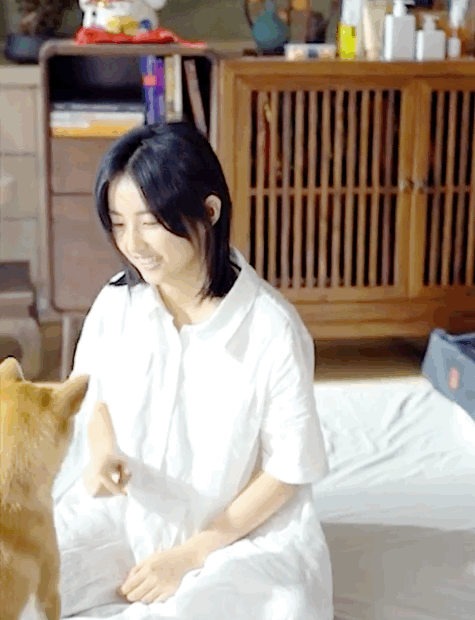 张子枫zzf 一些可可爱爱的动图