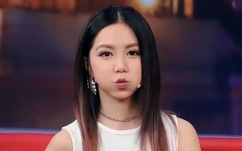 邓紫棋金鱼嘴合集:自曝十五六岁的时候,初恋男友教的金鱼嘴!