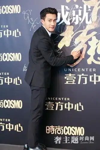 型男潮爸刘恺威帅气亮相 获梦想风尚人物奖