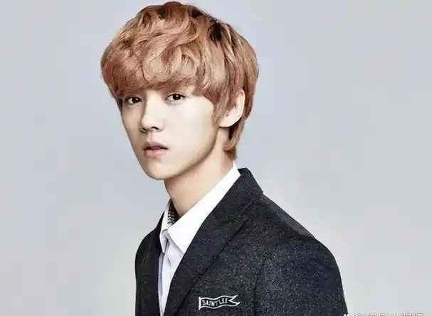 34岁鹿晗带货引热议,脸肿成"老姐姐",意外撞脸65岁刘雪华