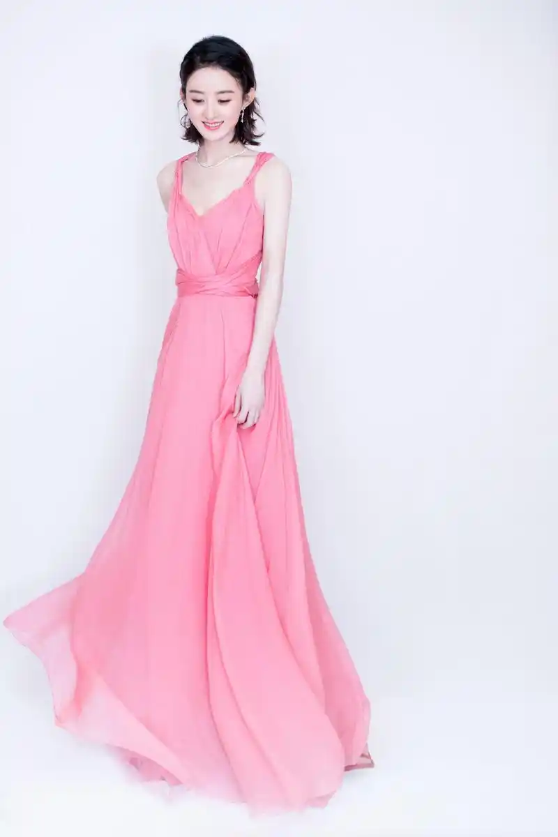 赵丽颖最美的7张全身照,轻松玩转小礼服,这么美一定是仙女了!