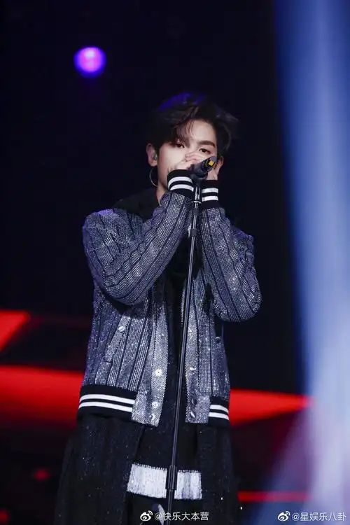 justin黄明昊快乐大本营预告图