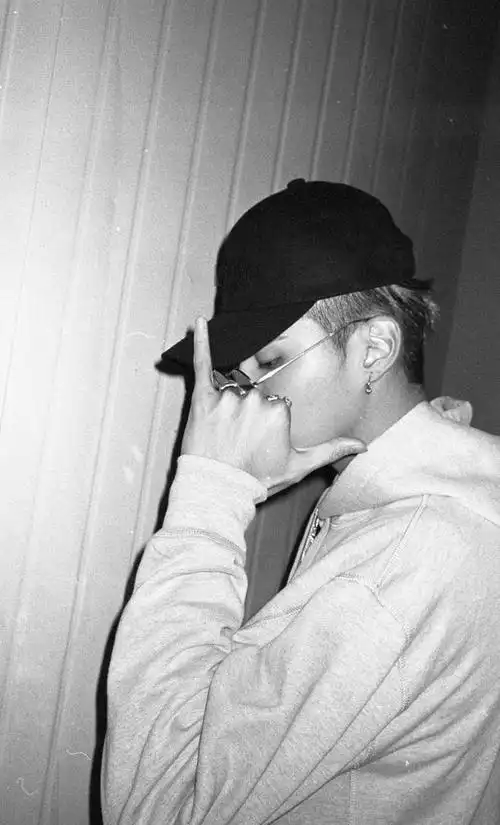 吴亦凡个人ep6上线超酷黑白海报曝光