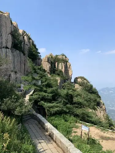 瞻鲁台