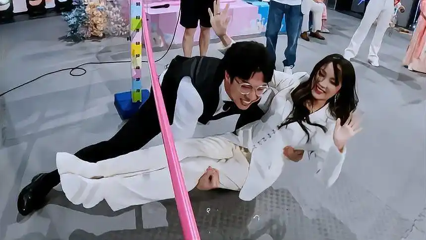 没想到有天会被孙天宇帅到,公主抱孟佳,细节处尽显绅士风度!