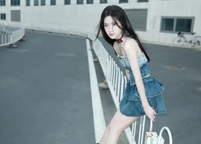 陈意涵estelle超话舞台与麦克风,和青春相迎,把甜蜜与青涩写进歌词,用