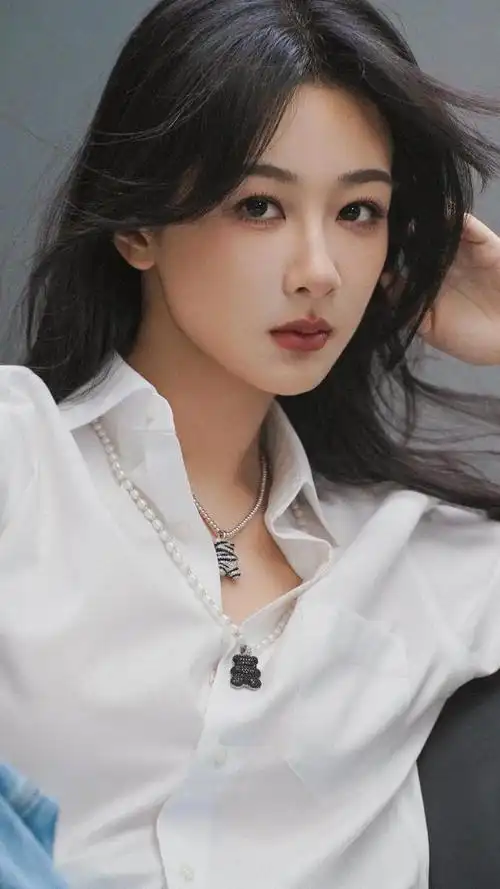 本期美女系列壁纸,我们为大家带来了一组杨紫的精美照片.