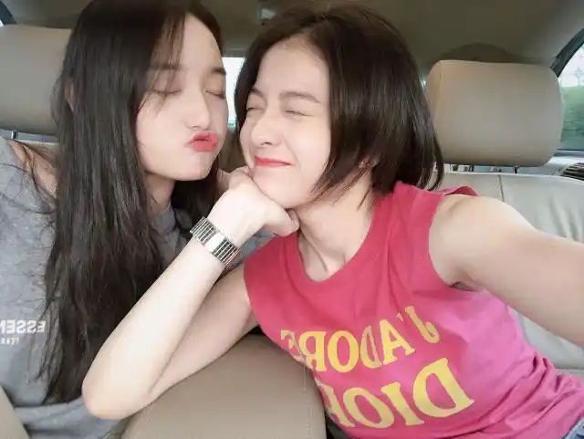 张雪迎最新自拍被赞人间水蜜桃 俏皮可爱展露少女清新