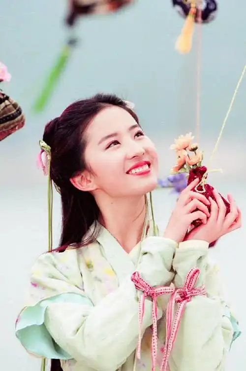 仙剑奇侠传刘亦菲赵灵儿同款古装(刘亦菲仙剑奇侠传赵灵儿剧照)(1)