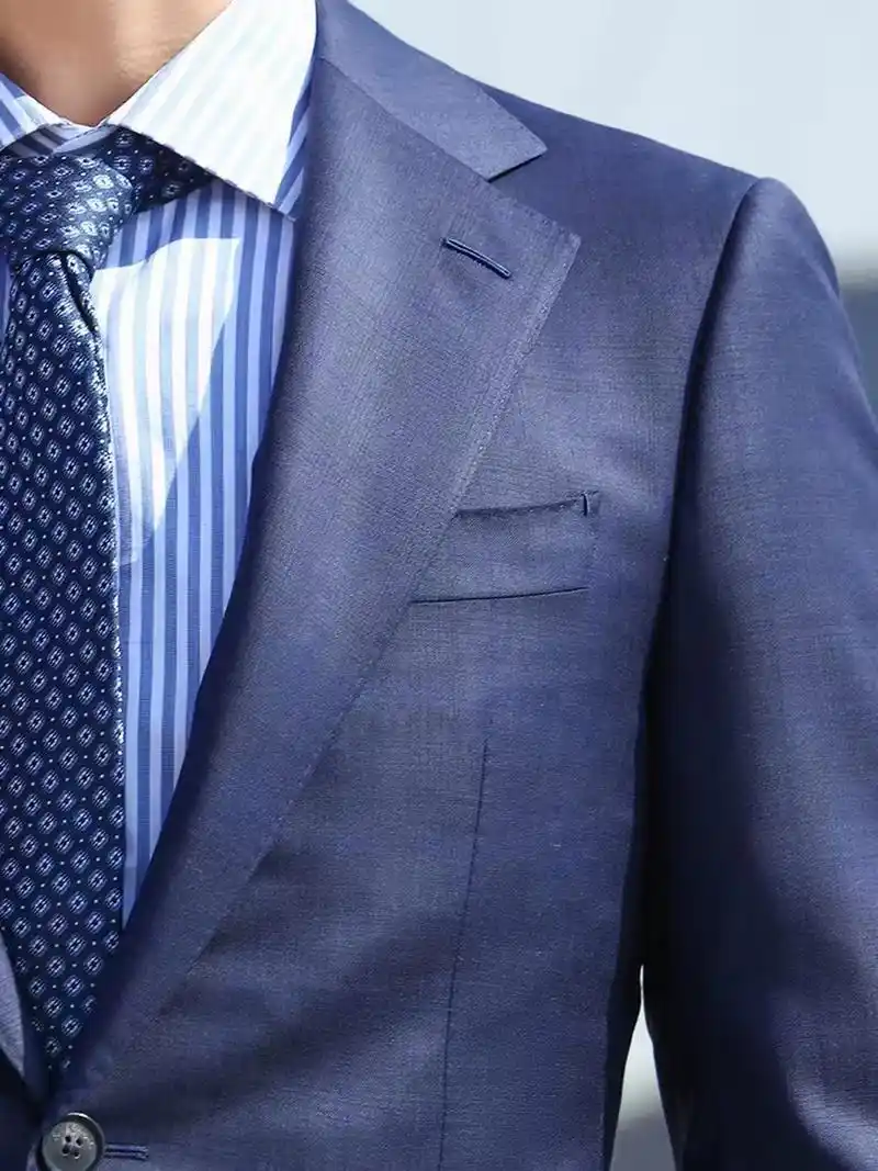 一件蓝色西装的无限可能 既是成熟男人的标配 也是清新绅士的百搭款