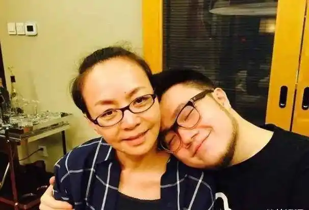 原创宋丹丹不忠诚第4959天2011年英达接受采访揭分手内幕那是一场闹剧