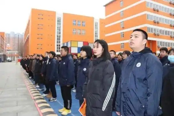 石家庄市精英新华中学初中部2024年春季开学典礼隆重举行