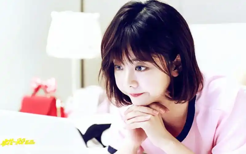 浪花一朵朵云朵壁纸_清新可爱的谭松韵