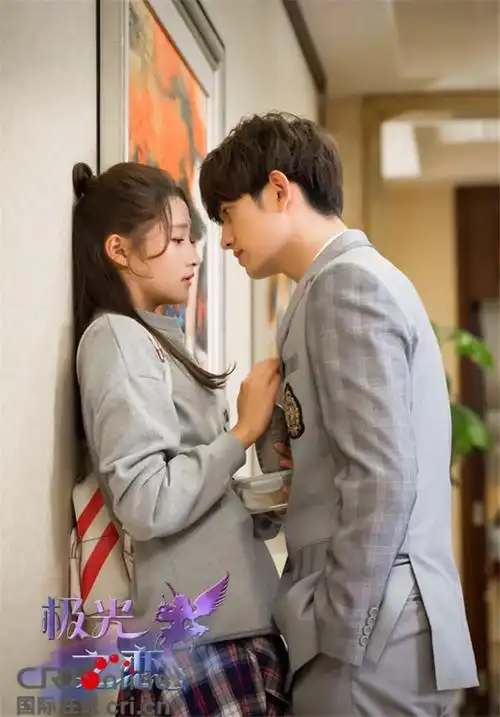 关晓彤凤求凰热拍新戏定张艺谋女一号