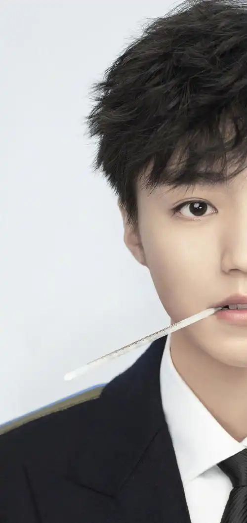 简介:tfboys组合飒爽英姿帅气写真图片,分享一组tfboys图片给大家,图