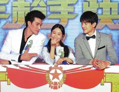 《快手枪手快枪手》首映 张静初喂林更新吃辣条