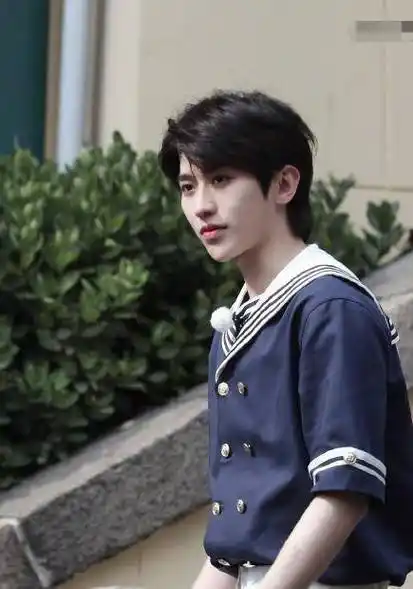 《奔跑吧》第八季录制完成,baby站"c位",蔡徐坤低调同框_节目_baby