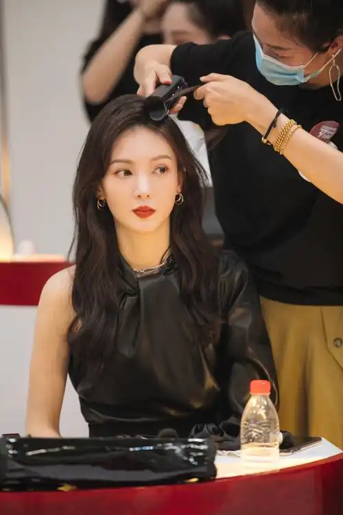 金晨红唇皮衣性感写真图片79