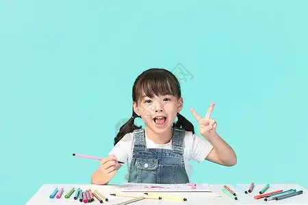 的小男孩高清图片小女孩比耶手势高清图片小女孩比耶高清图片更新于