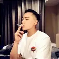 抽烟男头像霸气社会图片就是一支烟让你抽出了范儿