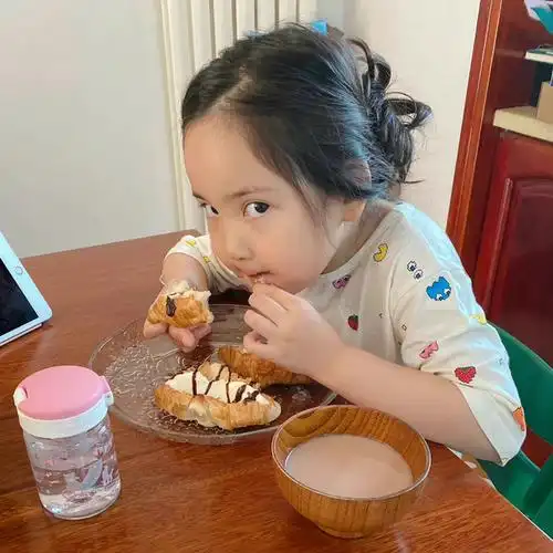 抖音网红小男孩表情包(退圈读书捞快钱疑似秃顶)-万思特网