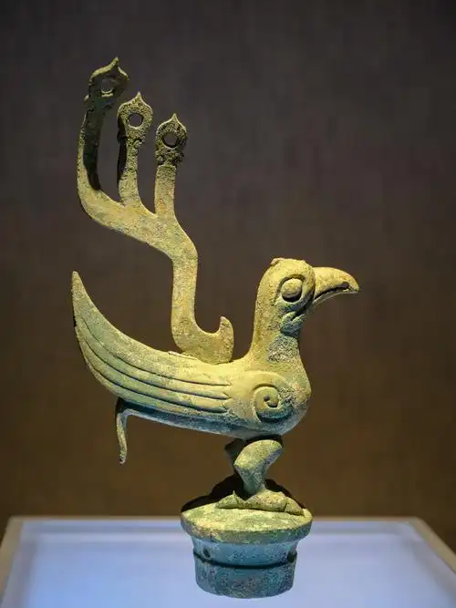 三星堆博物馆的青铜神鸟
