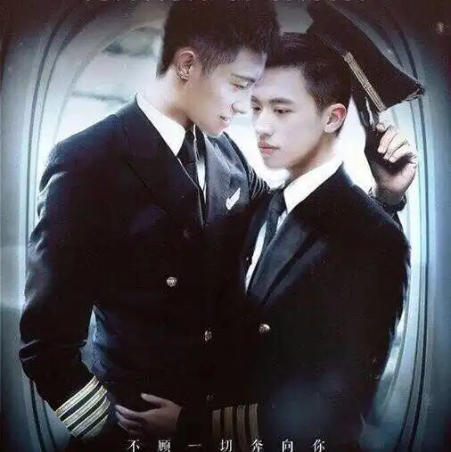 忽然想起八年后白洛因穿着军装与顾海相见的场景,恍惚!