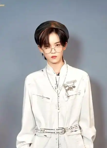 【陆柯燃】团综发布会抖音和眼镜杀!