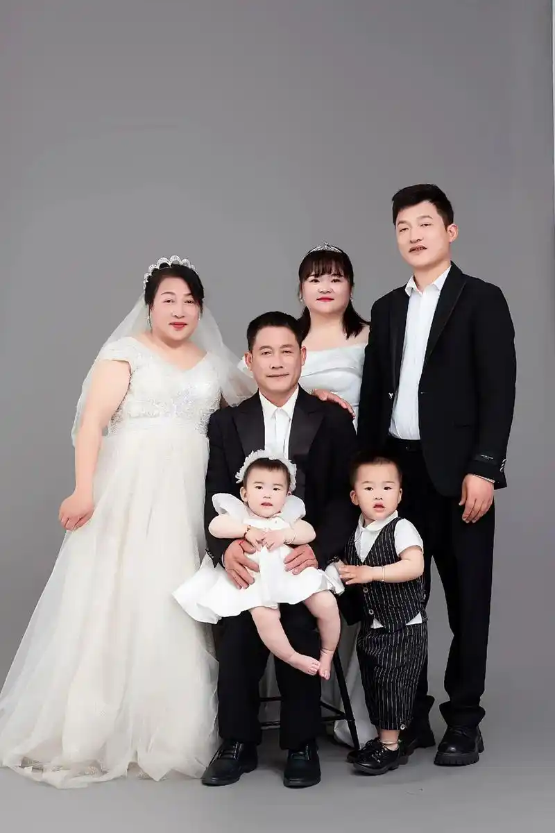 最美不过全家福#全家同框 #六口之家的幸福生活 - 抖音