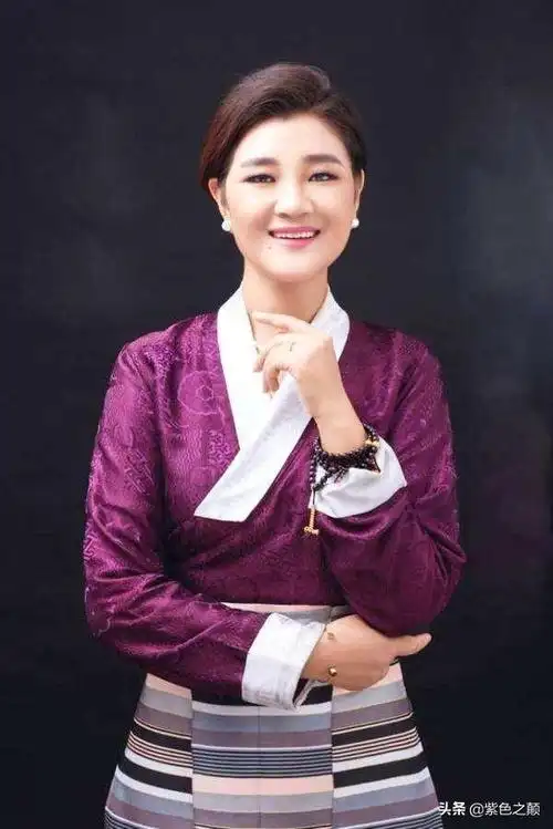 著名的藏族歌唱家降央卓玛深受广大听众喜爱为什么她被称为天下最美的