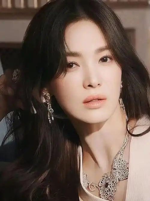 宋慧乔(226571)1981年11月22日出身于韩国大邱广域市韩国影视女