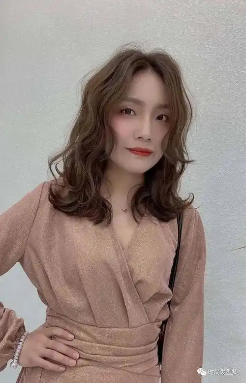 2021年流行 "精致烫"|卷发|发型|脸型|刘海|中分_网易订阅