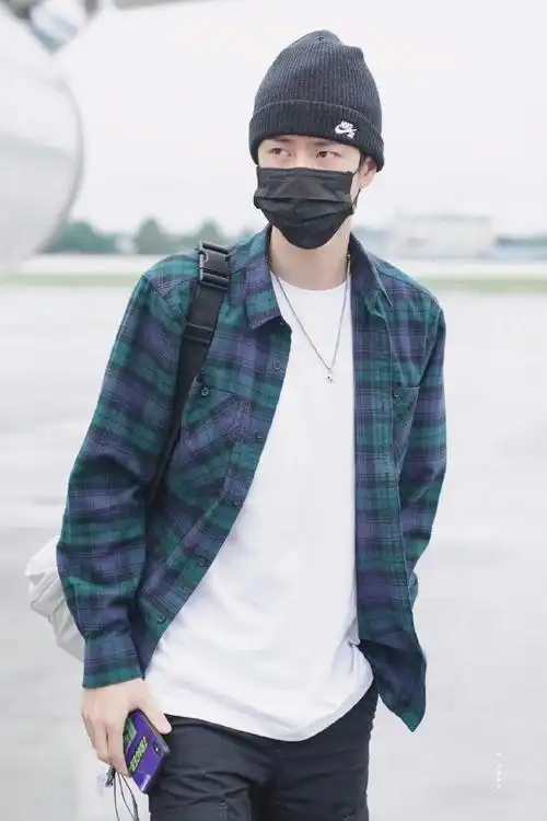 王一博机场穿搭合集9615私服穿搭尽显潮酷范儿!