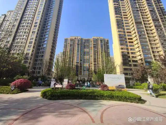 今天来聊聊曲江二期,金辉世界城a区这个小区!