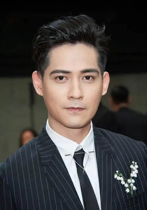 巴黎男装周五大男神 周渝民陈坤绅士坐镇