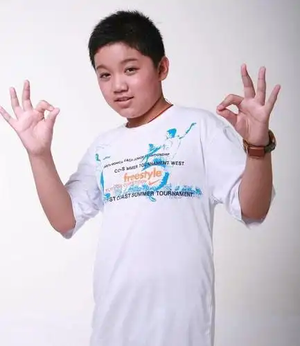 还记得《家有儿女》中的小雨吗?瘦身成功,23岁再次复出_尤浩然