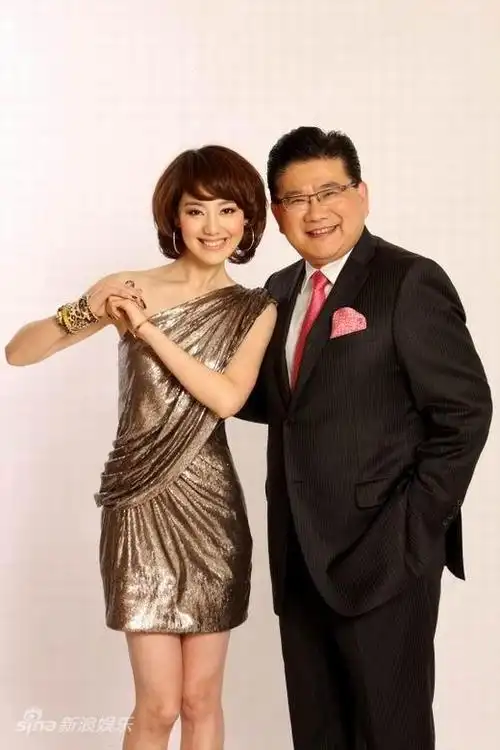 图文:东方春晚嘉宾定妆照--王冠和曹可凡